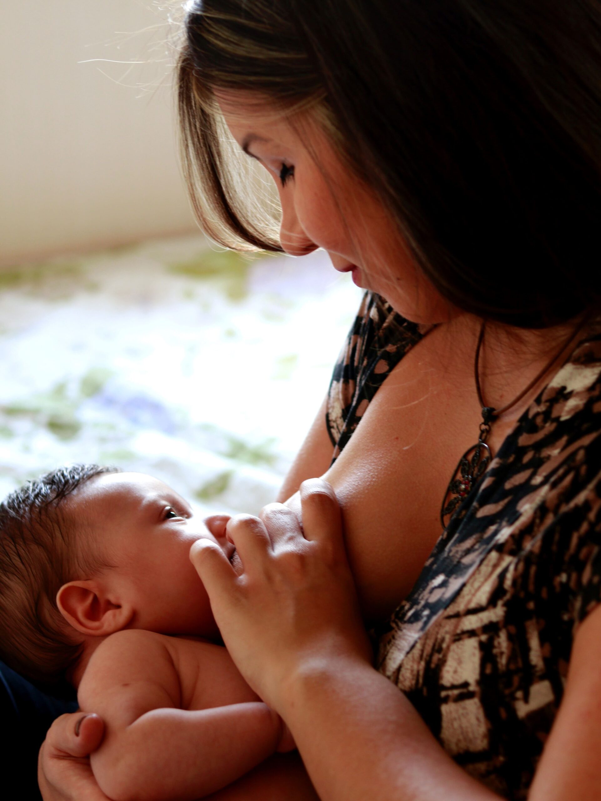 mom breastfeeding